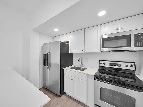 4th image of 128 Eucalyptus Ct #D