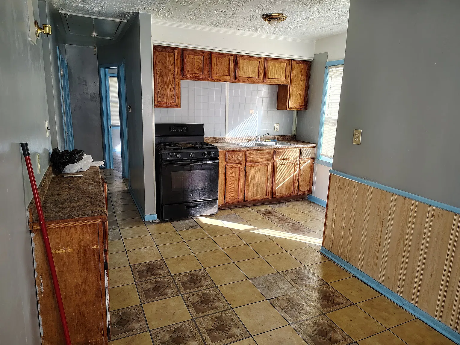 3 bed, 873 sqft, $1,200 — Photo 3