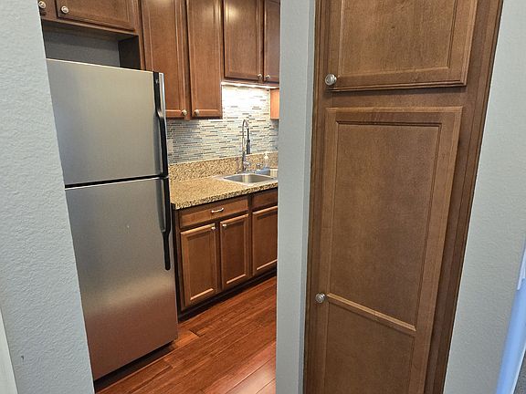 Multi-way entrance to kitchen