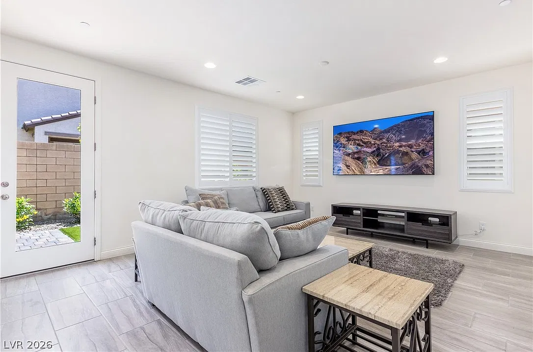 3 bed, 2.5 bath, 2320 sqft, $2,523 — Photo 4