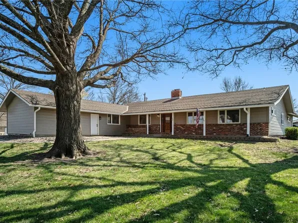 13 Crestview Dr, Paola, KS 66071