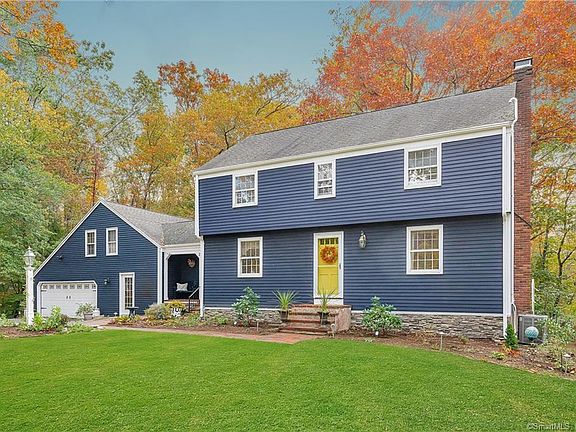 3rd image of 22 Applewood Ln