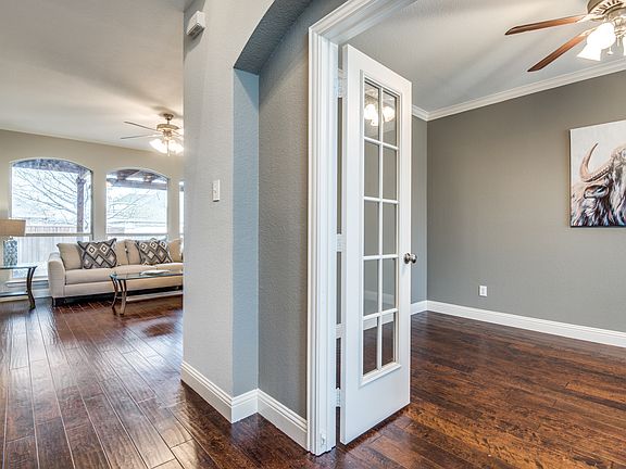 3rd image of 1648 Pleasant Valley Ln