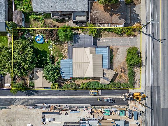2nd image of 425 Leathead Rd