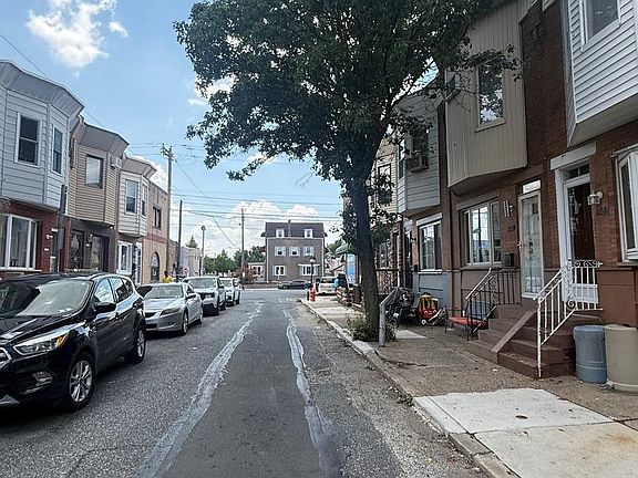 3rd image of 2642 S Iseminger St
