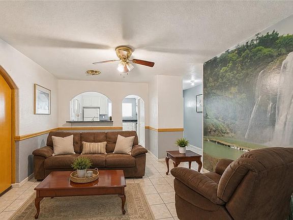 3rd image of 370 Cumberland Dr