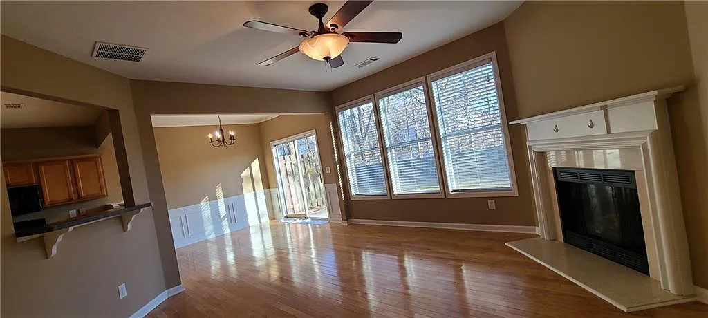 3 bed, 2.5 bath, 2095 sqft, $2,650 — Photo 3