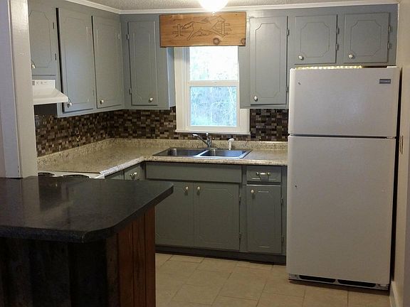Kitchen has Fridge w/ice maker, stove