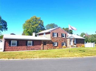 28 Knox Dr, New Windsor, NY 12553