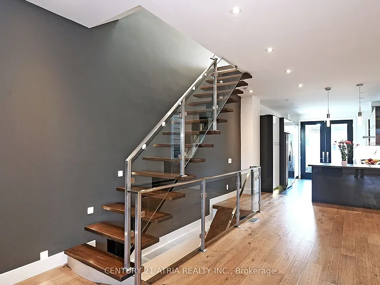 10 Palmerston Ave — Photo 19