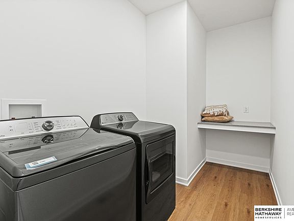 5th image of 14806 Bruning St