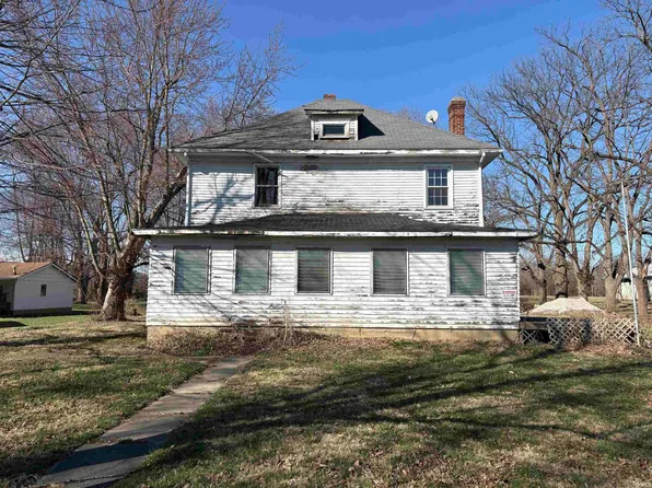 530 E 11th St, Rushville, IN 46173