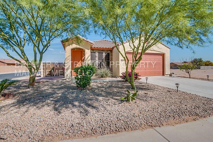 1st image of 36468 W Pampoloma Ave