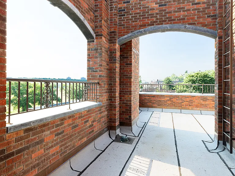 211 W 252nd St #5 — Photo 4