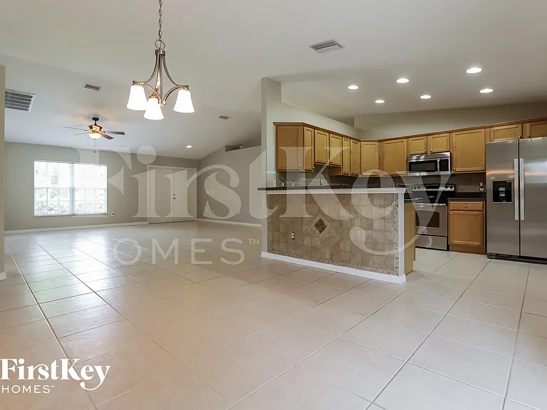 2463 Alesio Ave — Photo 5