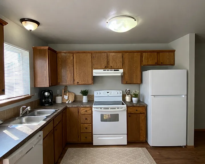 3413 Cascade Loop — Photo 3