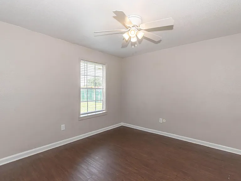 Tidwell Park Apartments — Photo 31