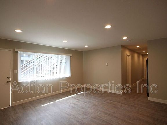 3rd image of 685 Foxtail Dr #1
