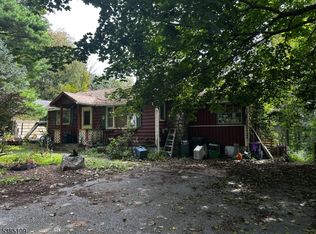 8 Shawondasee Rd, Highland Lakes, NJ 07422