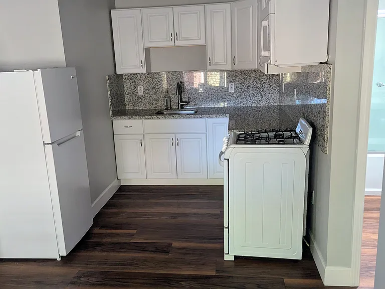 1137 N 3rd St #1 — Photo 2