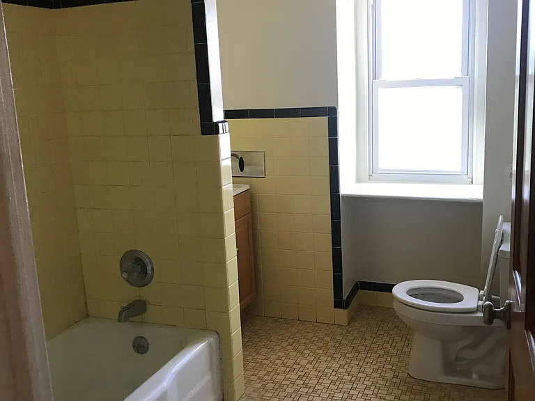 210 N 36th St #3 — Photo 10
