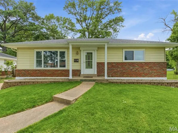8309 Julia Dr, Saint Louis, MO 63123