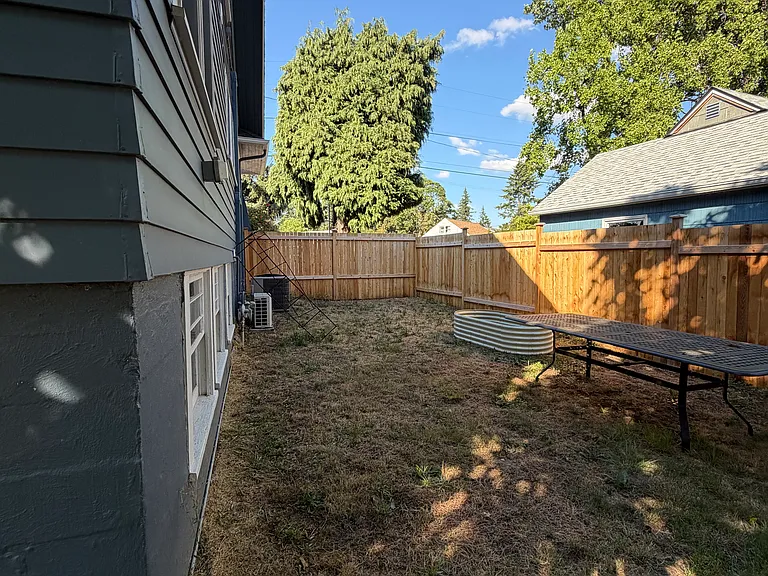 5530 SE Flavel Dr — Photo 3