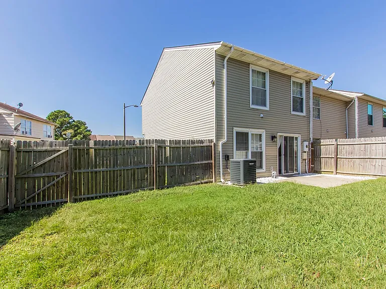 640 Counselor Sq — Photo 39
