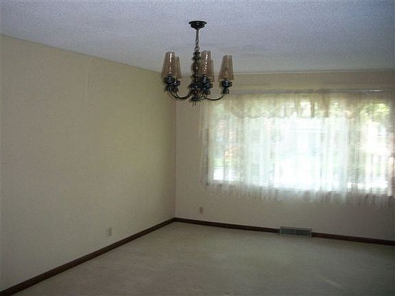 4th image of 407 N Washington St