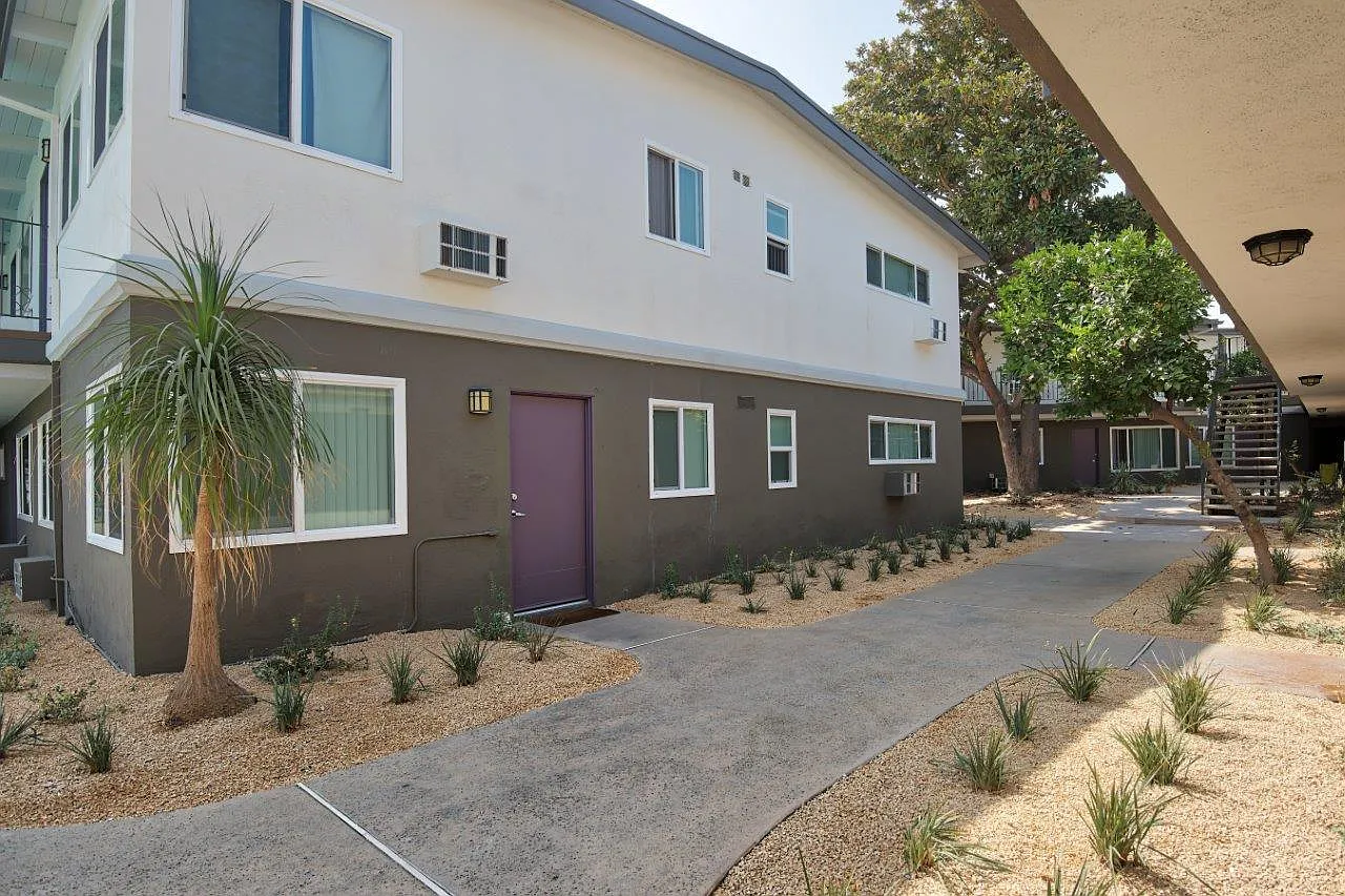 Luxe at Burbank — Photo 4