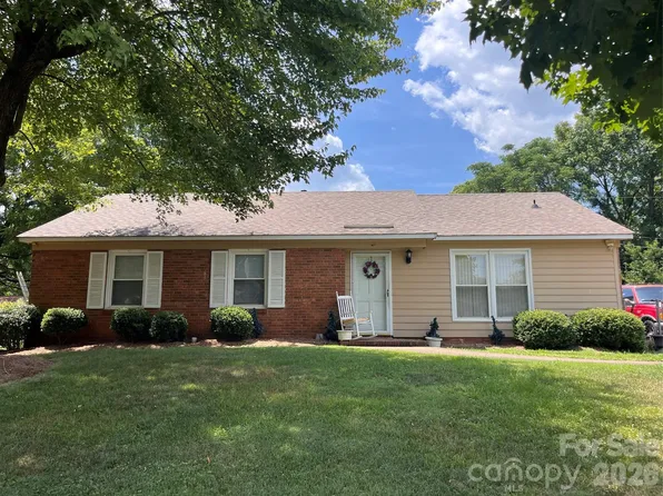 3611 Firestone Dr, Charlotte, NC 28216