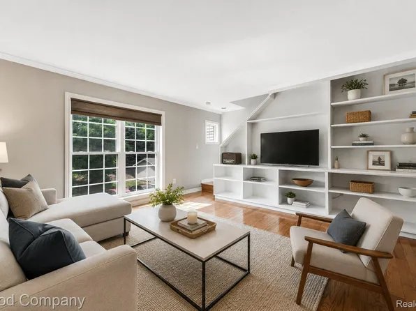 2154 Pennsylvania Ln, Ann Arbor, MI 48103
