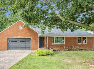 6362 Stumph Rd, Parma Heights, OH 44130