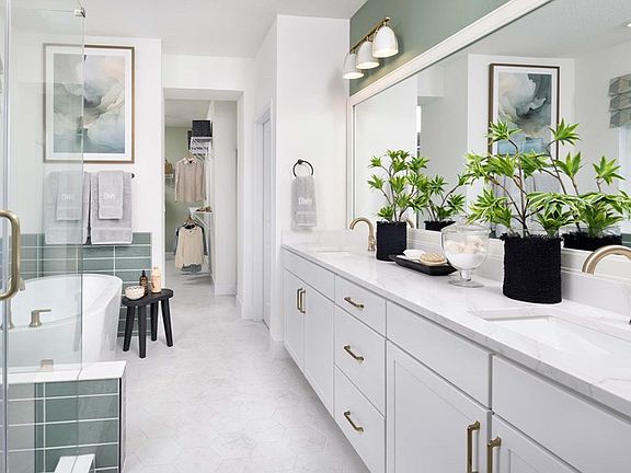 The Coastline - Owner s Bath