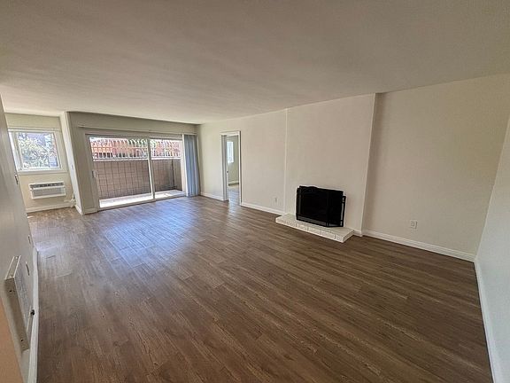 5th image of 5409 Radford Ave APT 1