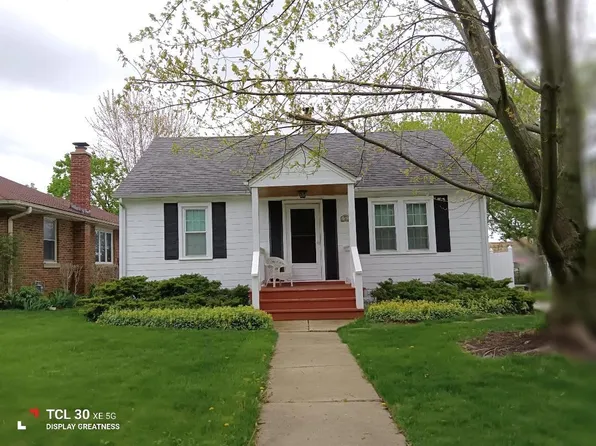 21 Baldwin Ave, Waukegan, IL 60085
