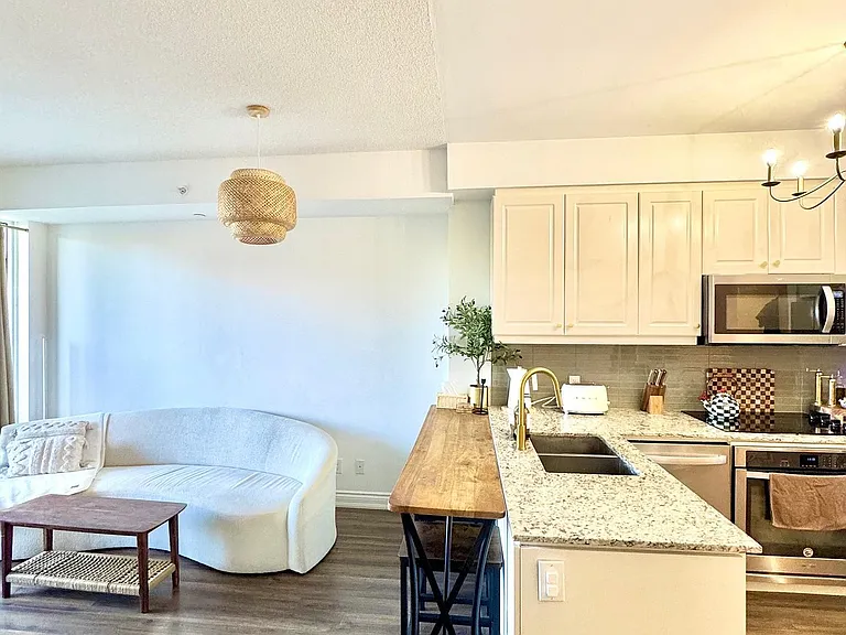 9618 Yonge St #210 — Photo 21