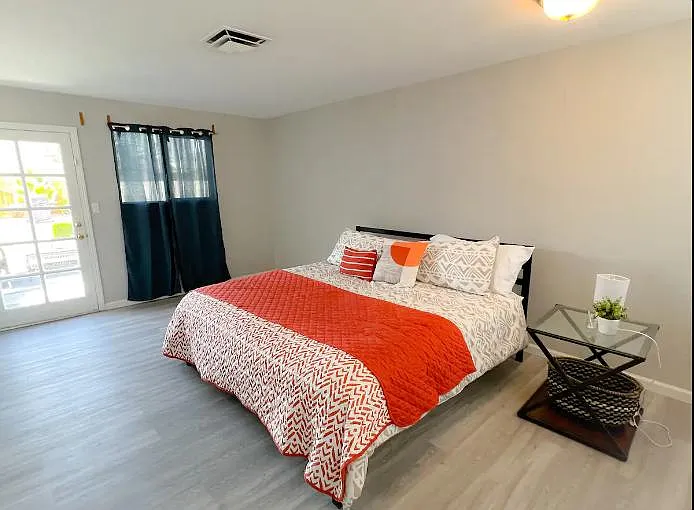 1021 Bracken Ave — Photo 3
