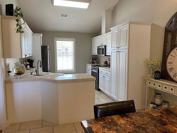 4th image of 140 Leyland Dr