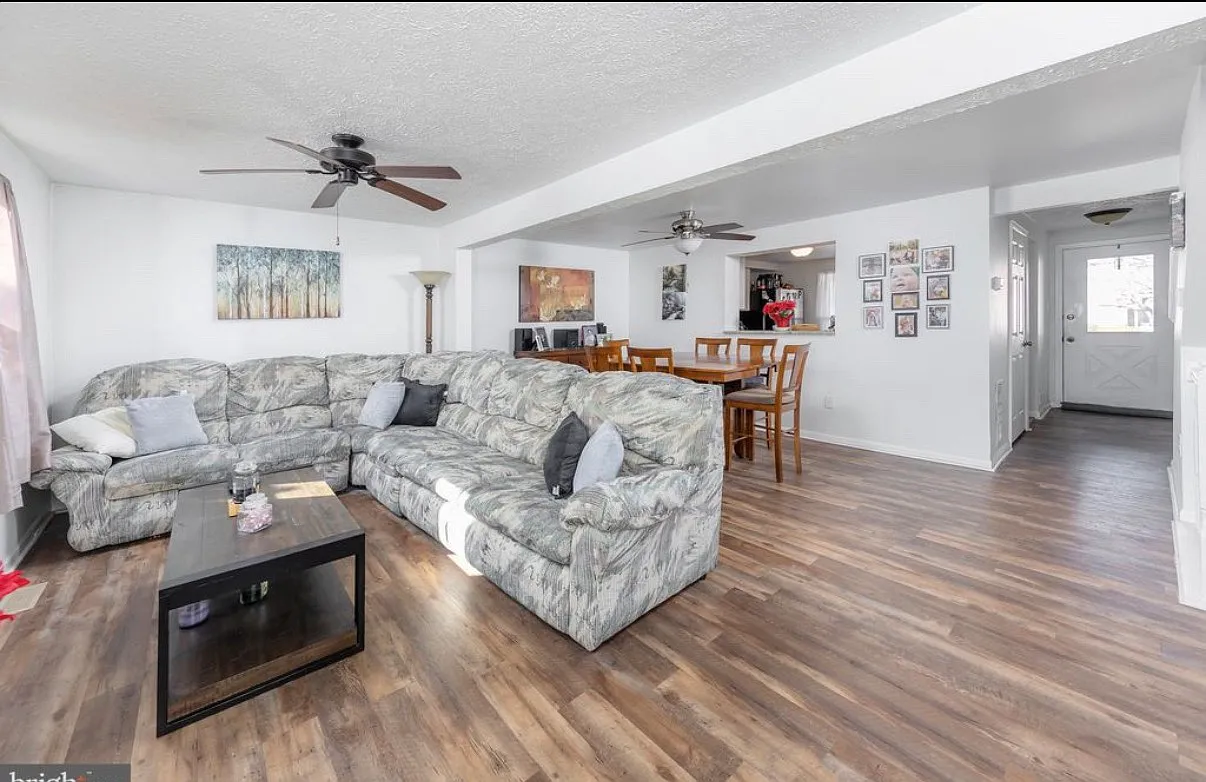 3 bed, 1320 sqft, $2,450 — Photo 4