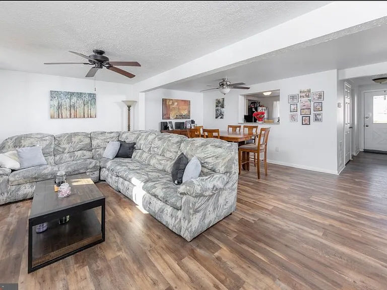 72 Stoneshire Dr — Photo 4