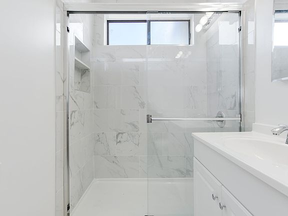 4th image of 323 E Chestnut St APT 17