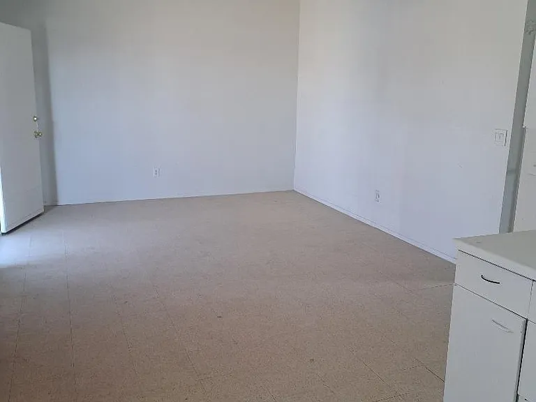 623 NE Davis St #3 — Photo 2