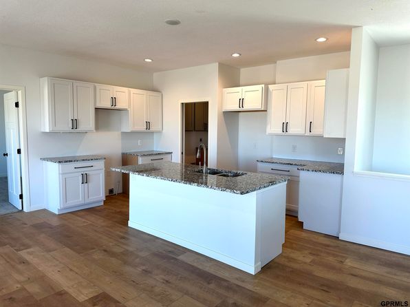 202 E 12th St, Davenport, NE 68335