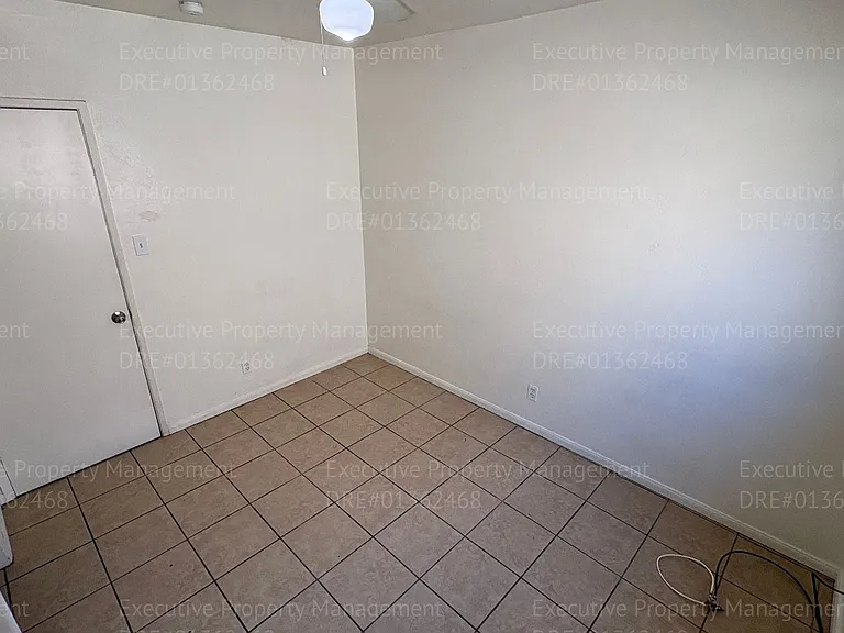 820 Moore St — Photo 28