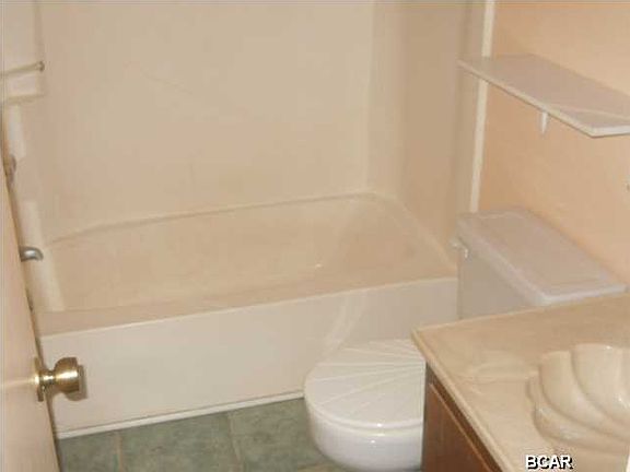 2nd image of 636 Caladium Cir #B