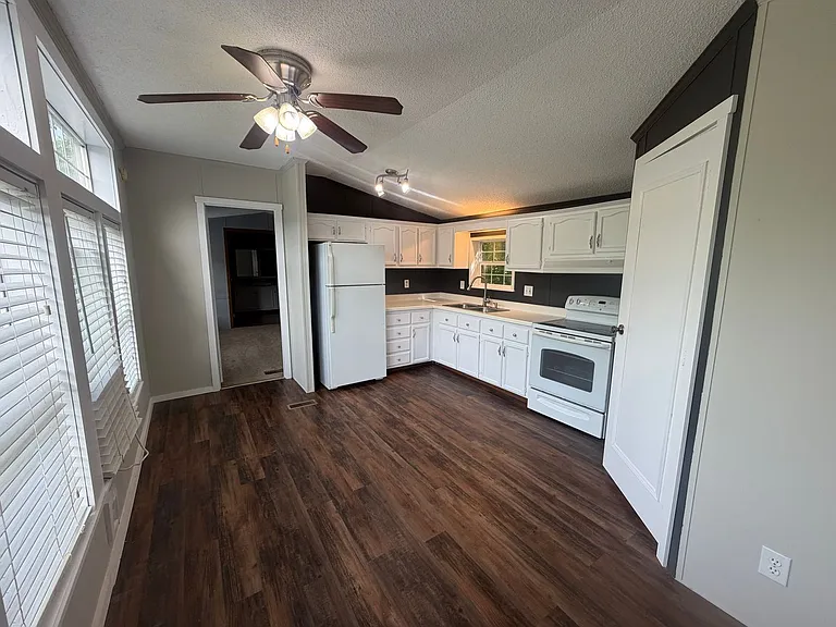 2476 Cunningham Rd — Photo 8