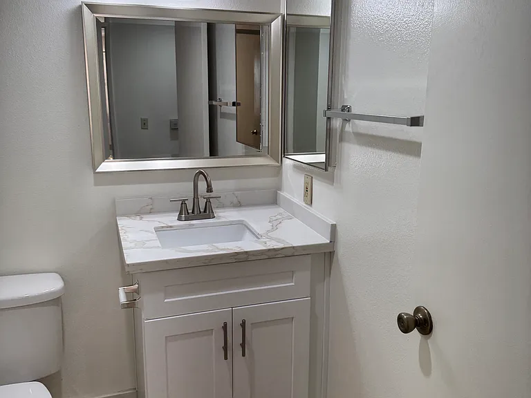 1305 Stanley Ave #11 — Photo 14