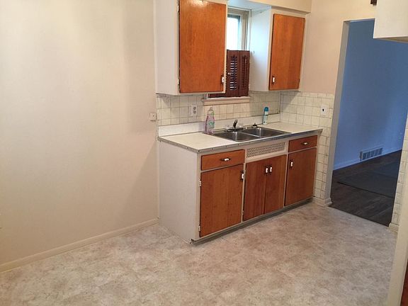 4th image of 11909 Milligan Ave