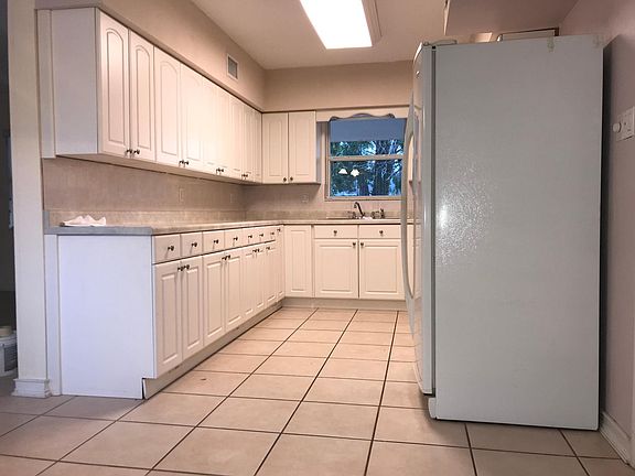 5th image of 1640 Pinewood Dr